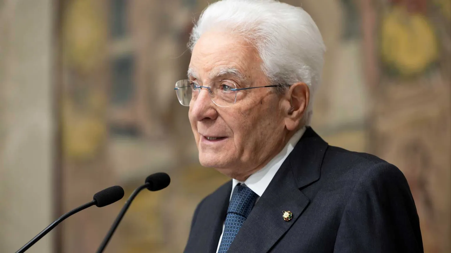Mattarella alle giovani toghe: «Non date spunti per attacchi strumentali»