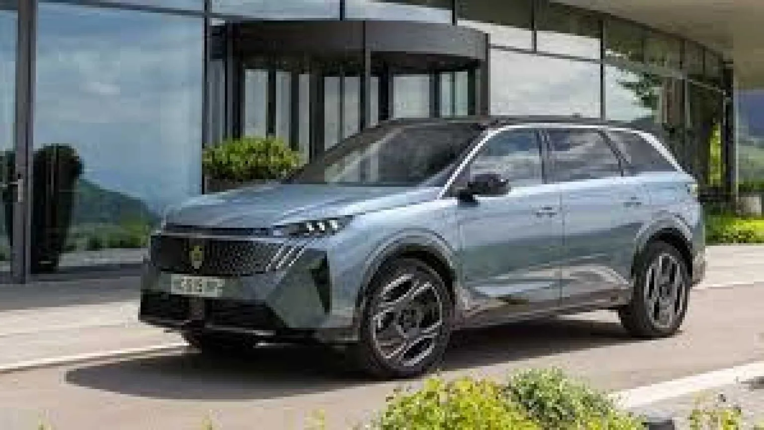 Peugeot E-3008 ed E-5008, due motori (elettrici) sono meglio di uno