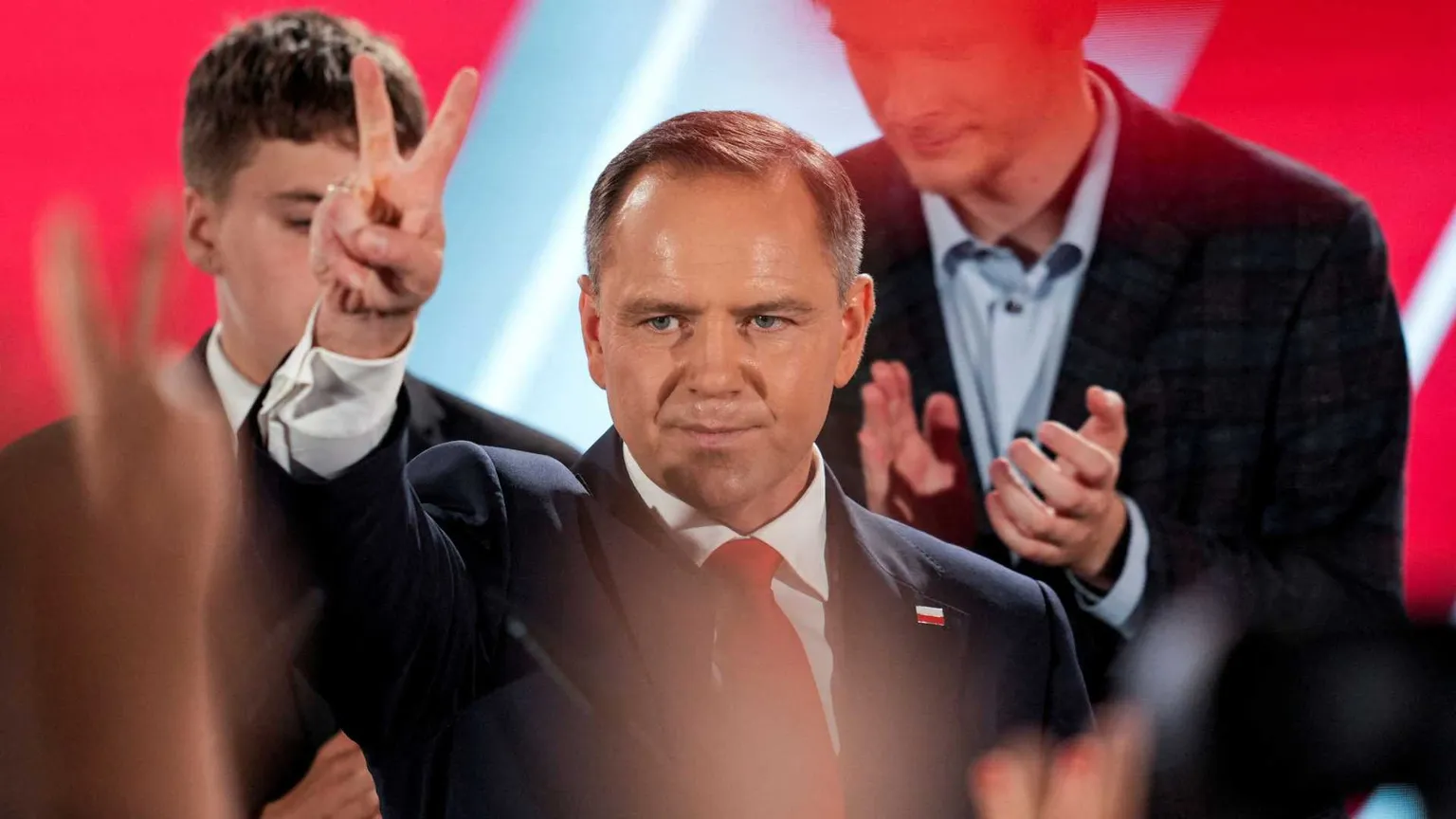 Chi è il nuovo presidente Karol Nawrocki, un sovranista che spaventa l'Ue