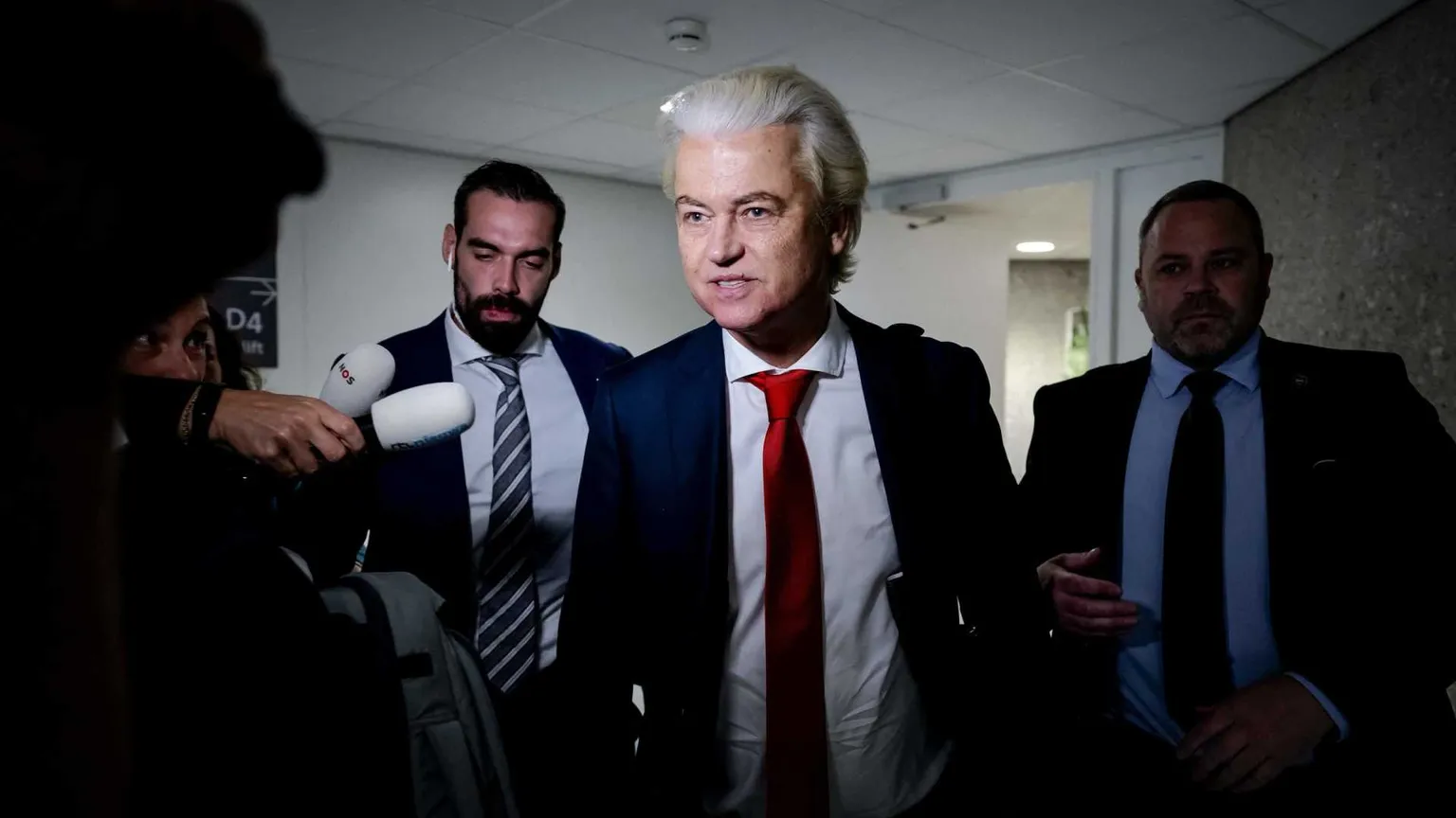 Wilders fa cadere il governo olandese: troppo “molle” sui migranti