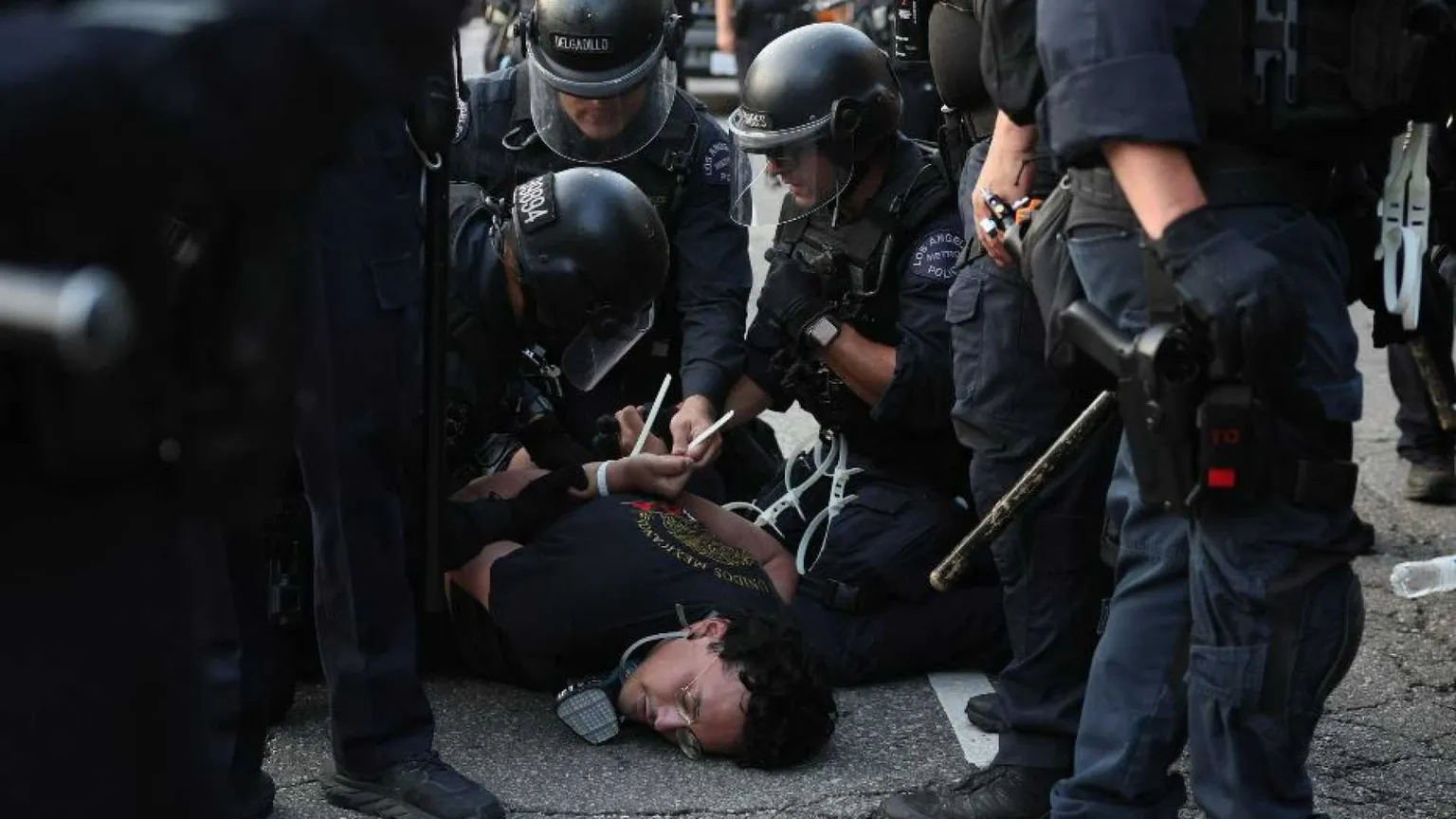 Arresti di massa, coprifuoco e nuove deportazioni: Los Angeles è nel caos
