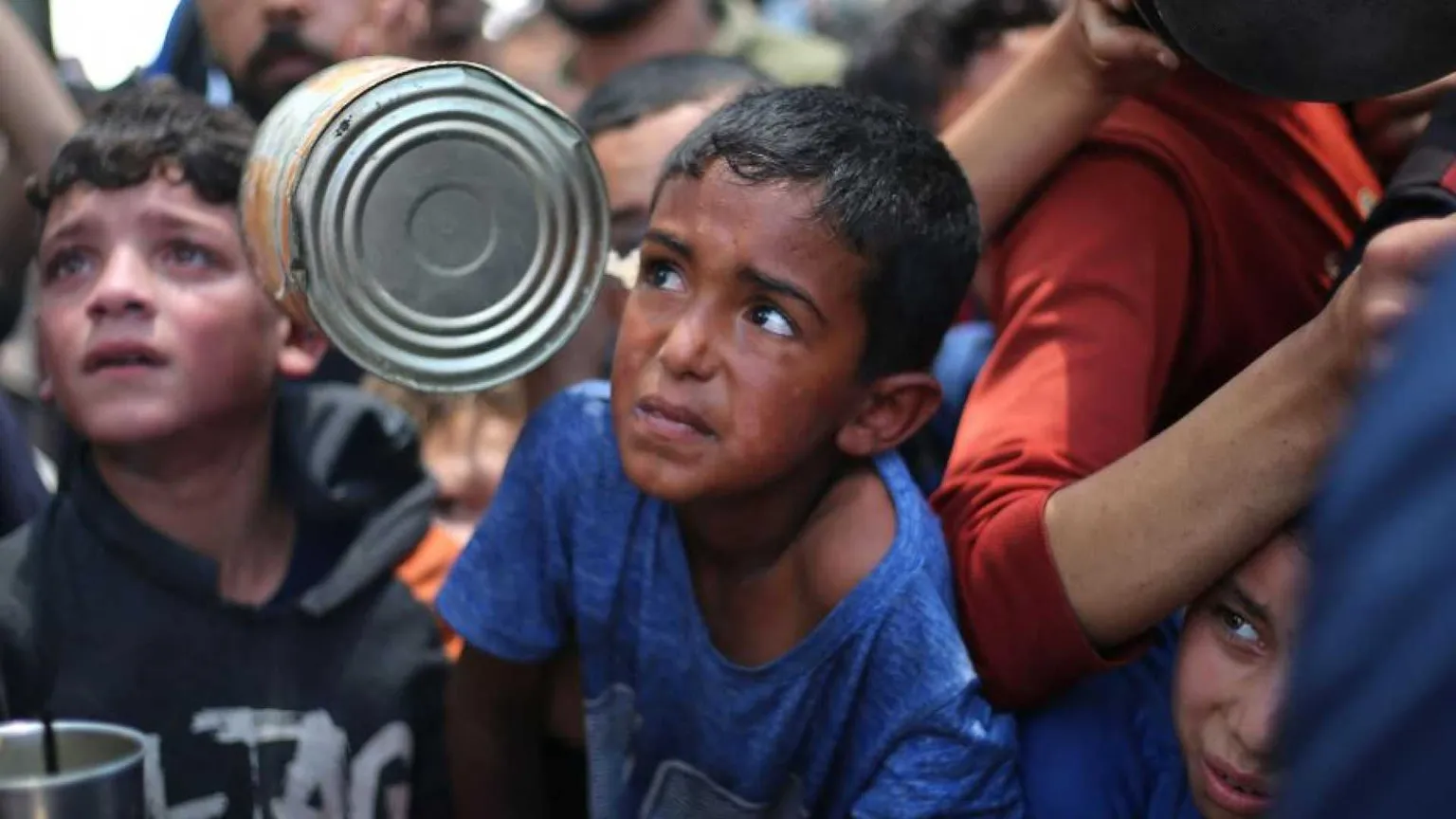 Gaza senza tregua, il grido di Pizzaballa. E Adam arriva in Italia