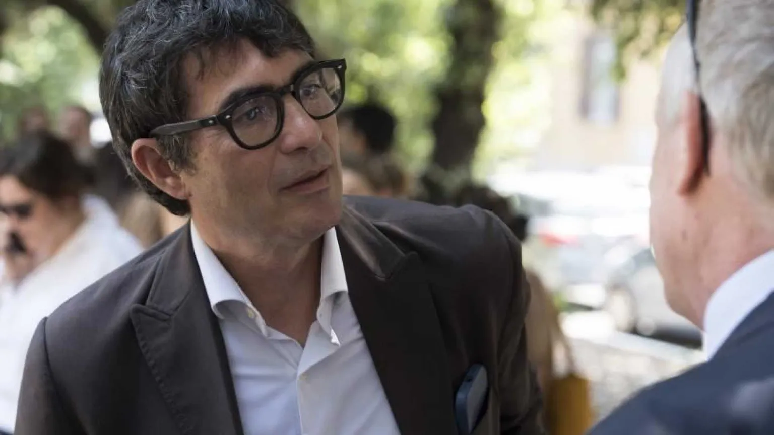 Fratoianni: «Folle, indebitano i giovani per comprare armi»