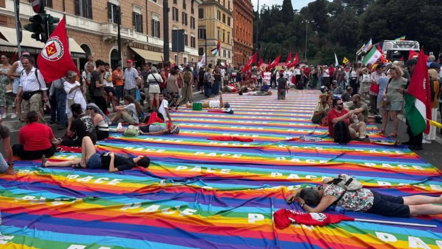 Associazioni, 5s, Avs e un po' di Pd insieme per dire no al riarmo