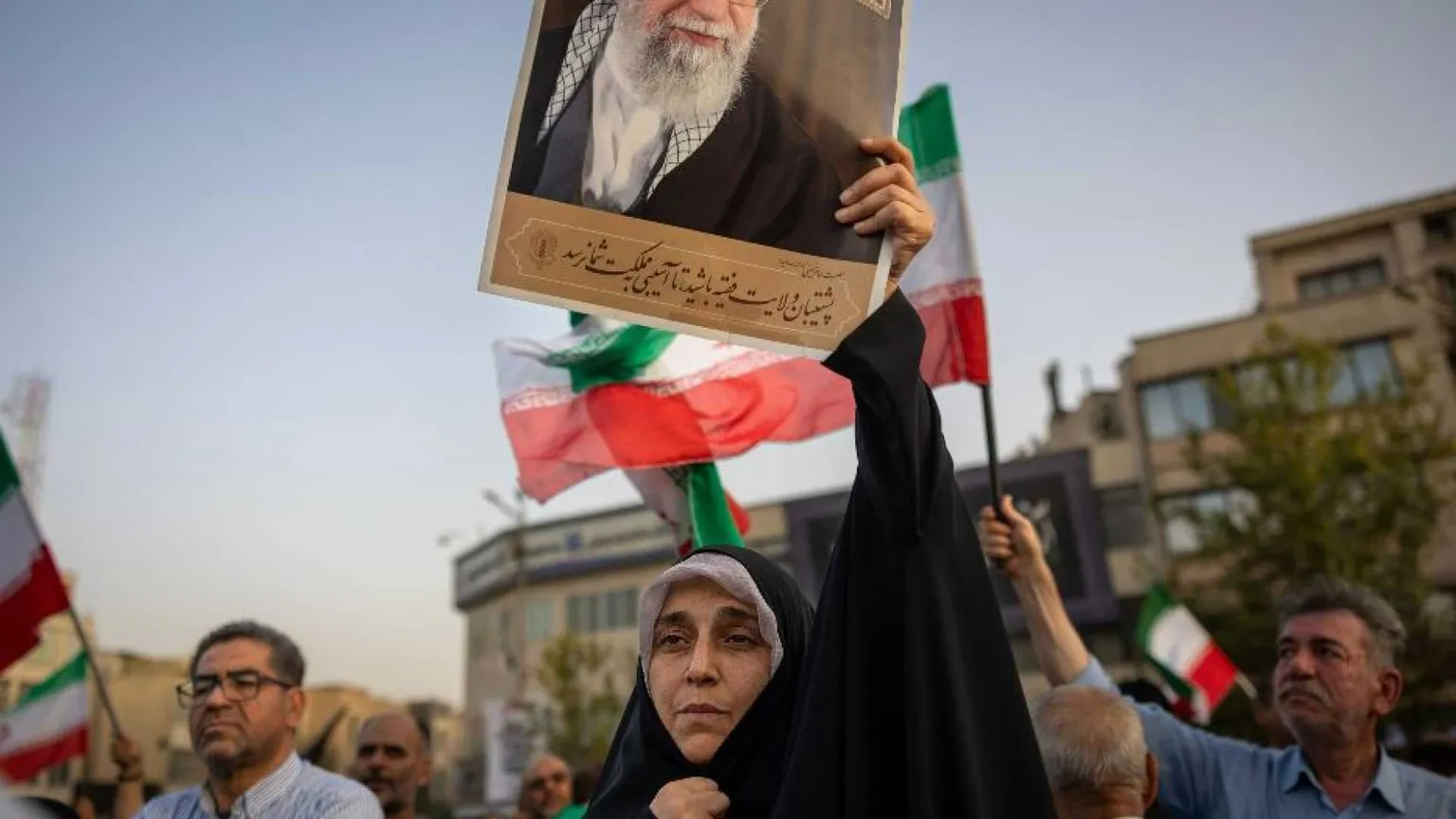 L'illusione del cambio di regime a Teheran. Ma una crepa c'è
