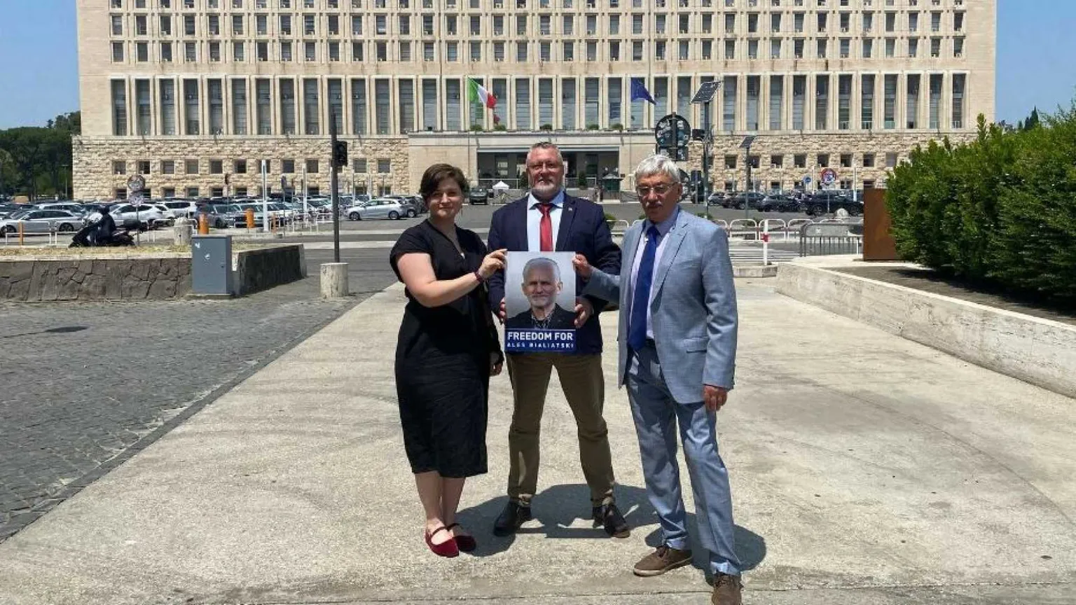 Ucraina, l'appello dei tre Nobel: «Ancora possibile la via della pace»
