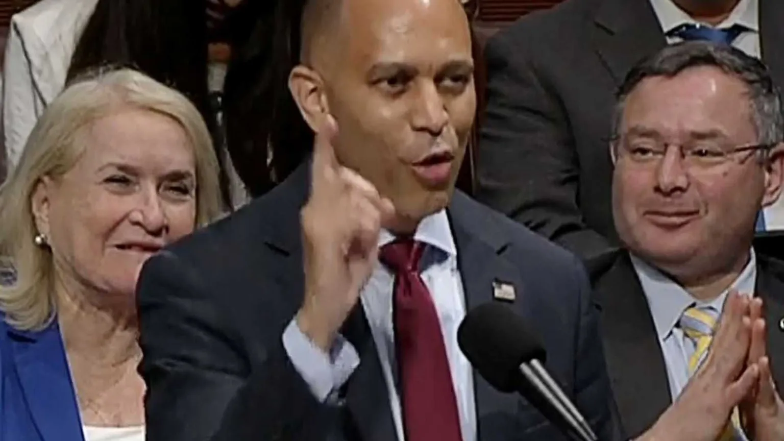 I dem in cerca di leader: ci prova (invano) il deputato Hakeem Jeffries