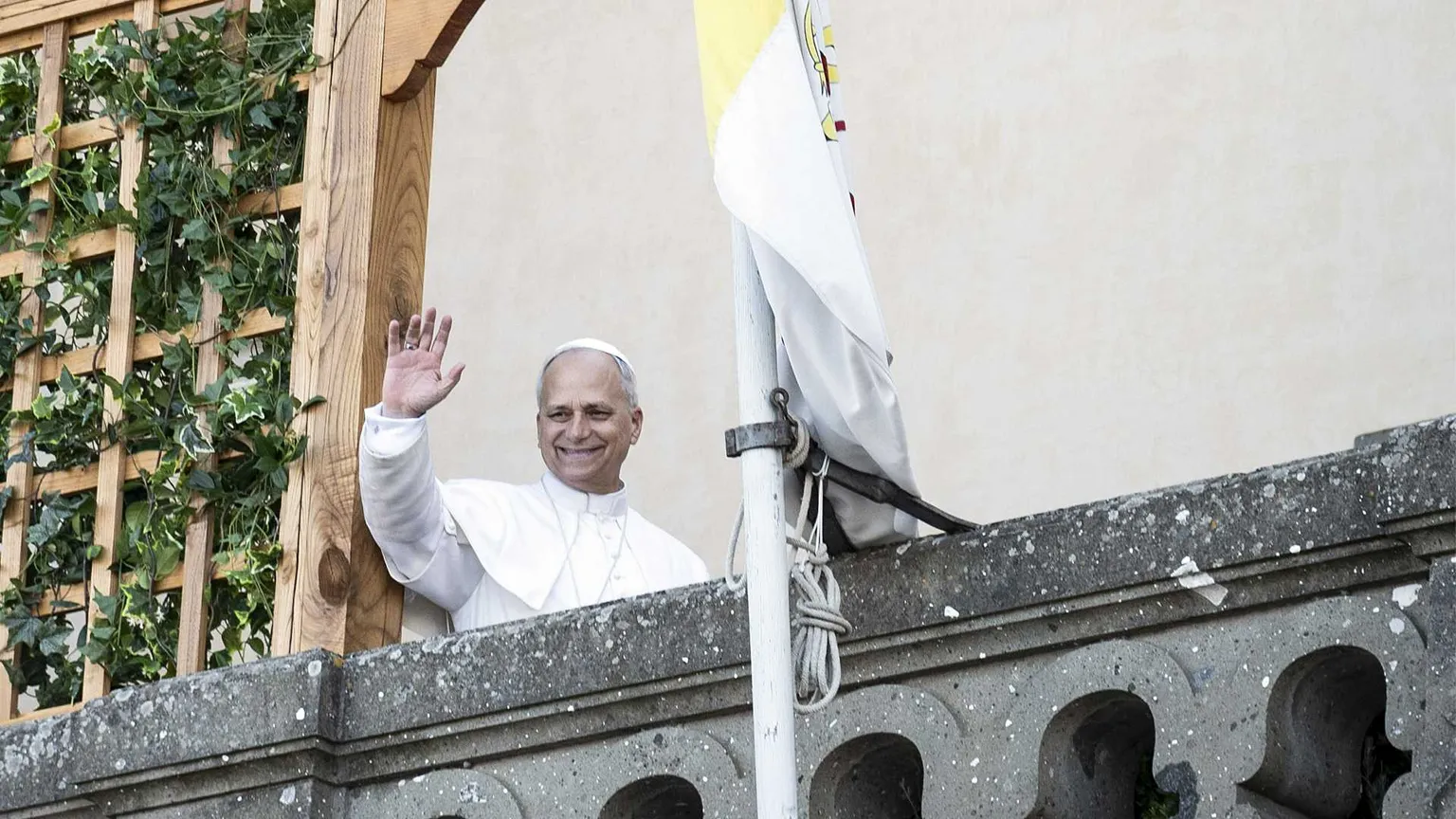 Il Papa, l'appello per la pace. Come è iniziata la “vacanza” a Castel Gandolfo