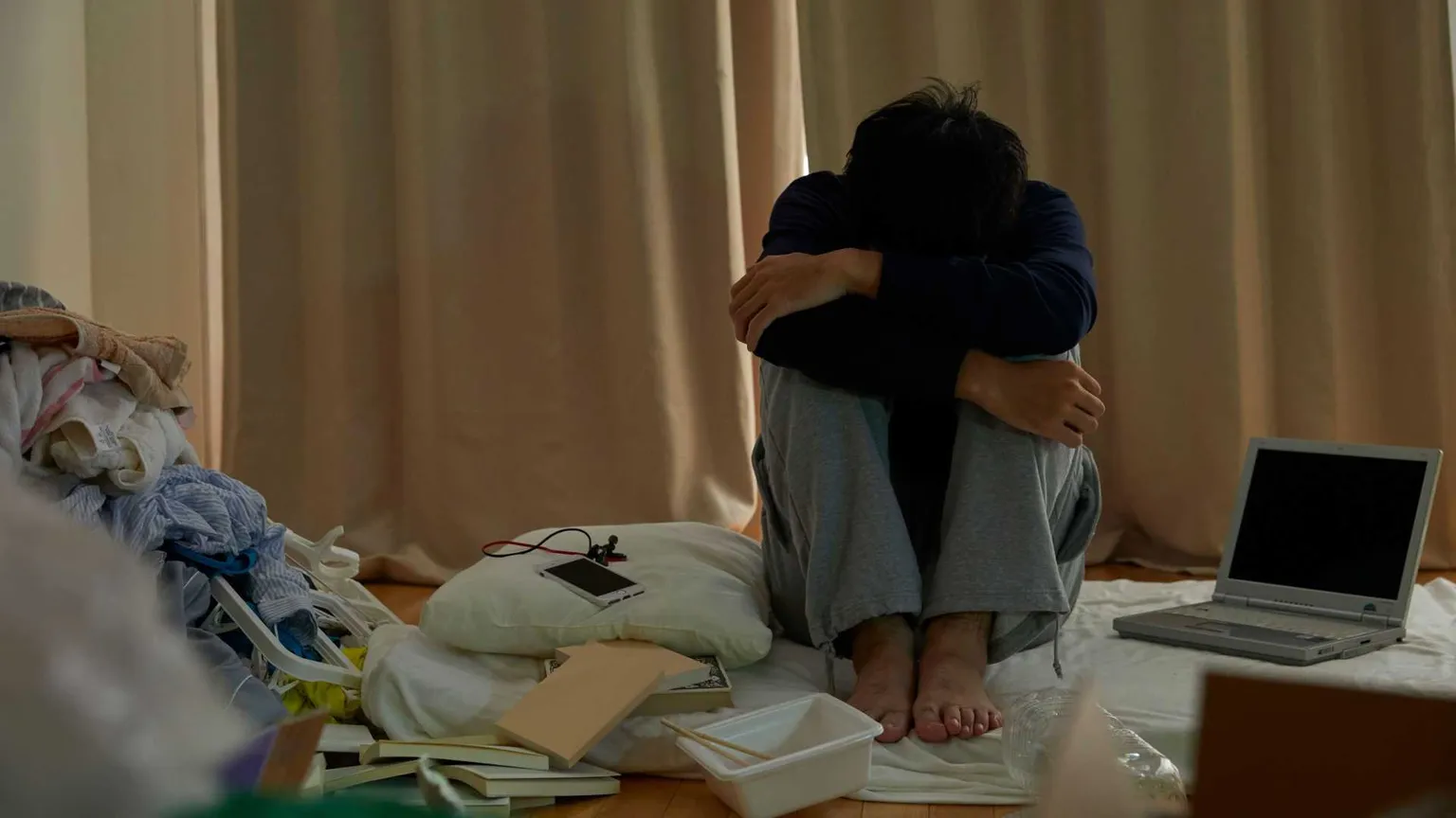 Ancora più chiusi e ancora più soli: la lunga estate degli hikikomori