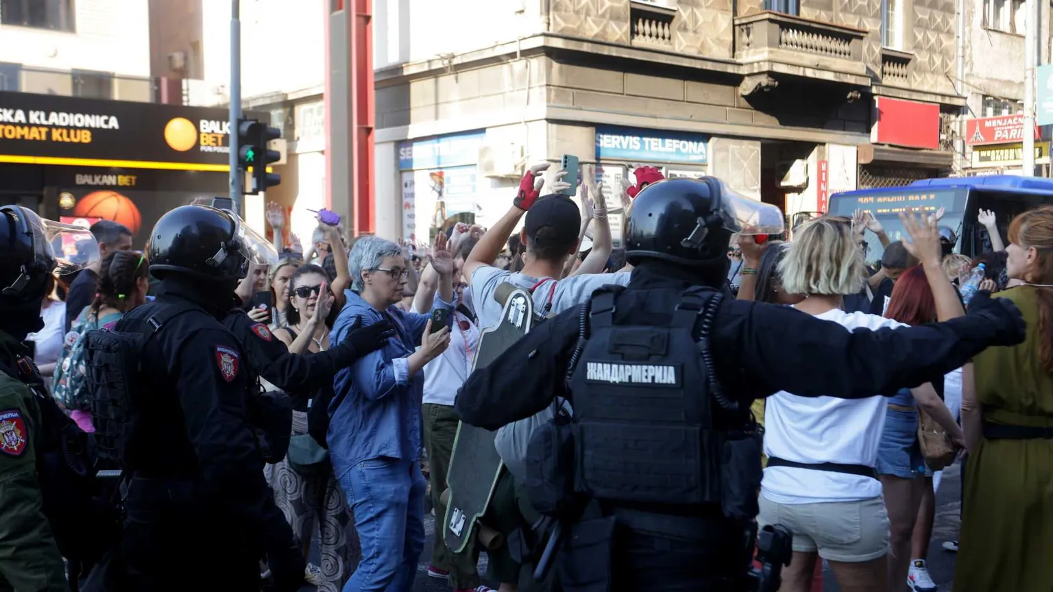 In Serbia la protesta anti-Vucic cambia pelle (e si nazionalizza)