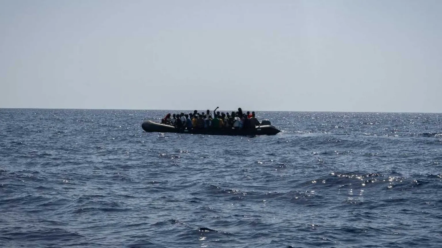 Sbarchi, soccorsi, richieste di aiuto: l'emergenza in mare continua