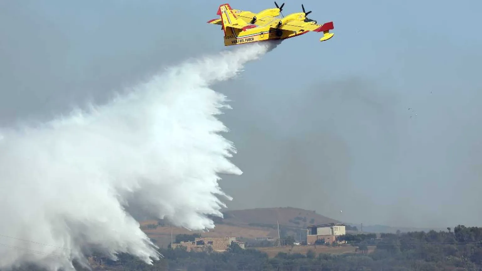 Incendi, l'allarme di Legambiente: in fumo 31mila ettari