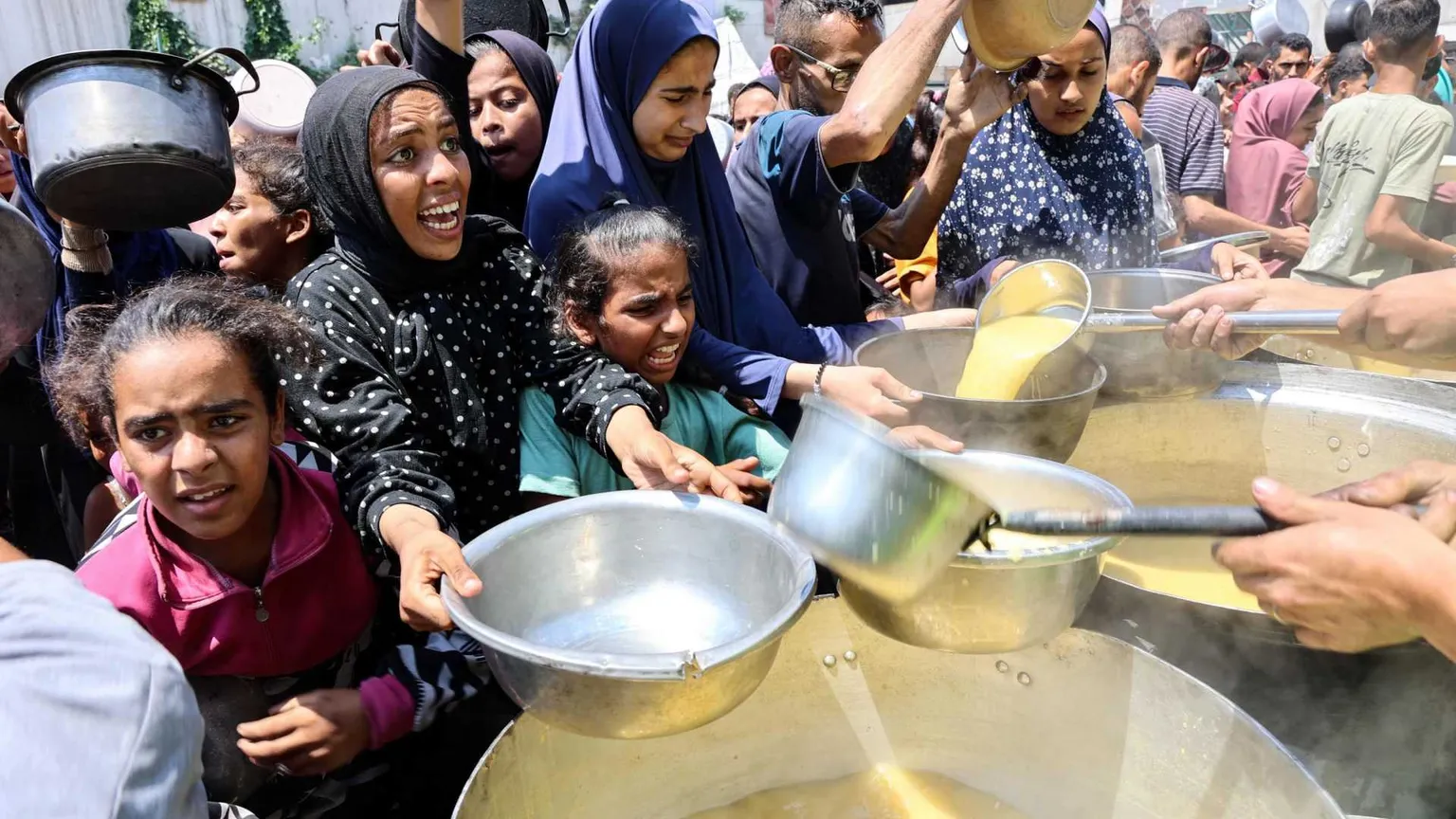 Minacce, ricatti, contractor: perché a Gaza anche il cibo è in ostaggio