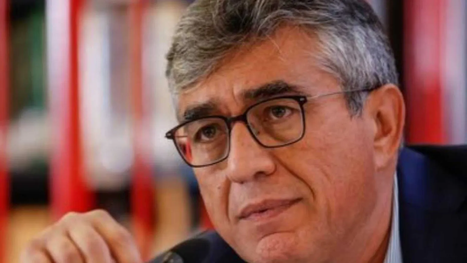 Sorriso, strazio, pubblicità: in tv si parla di guerra senza alcun dolore