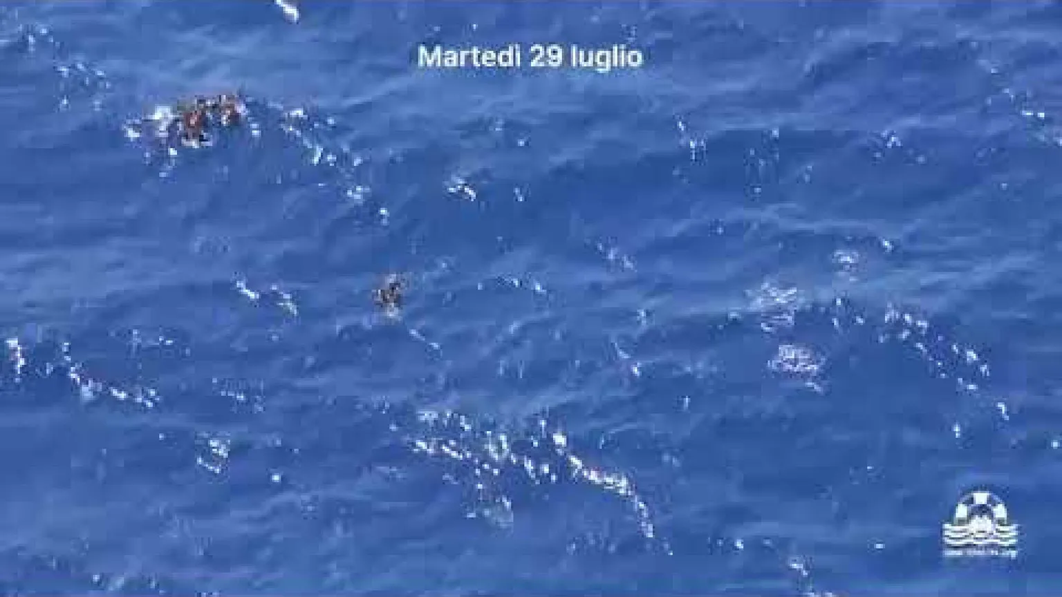 Due bimbi morti in un naufragio: «Nessuno è intervenuto per salvarli»