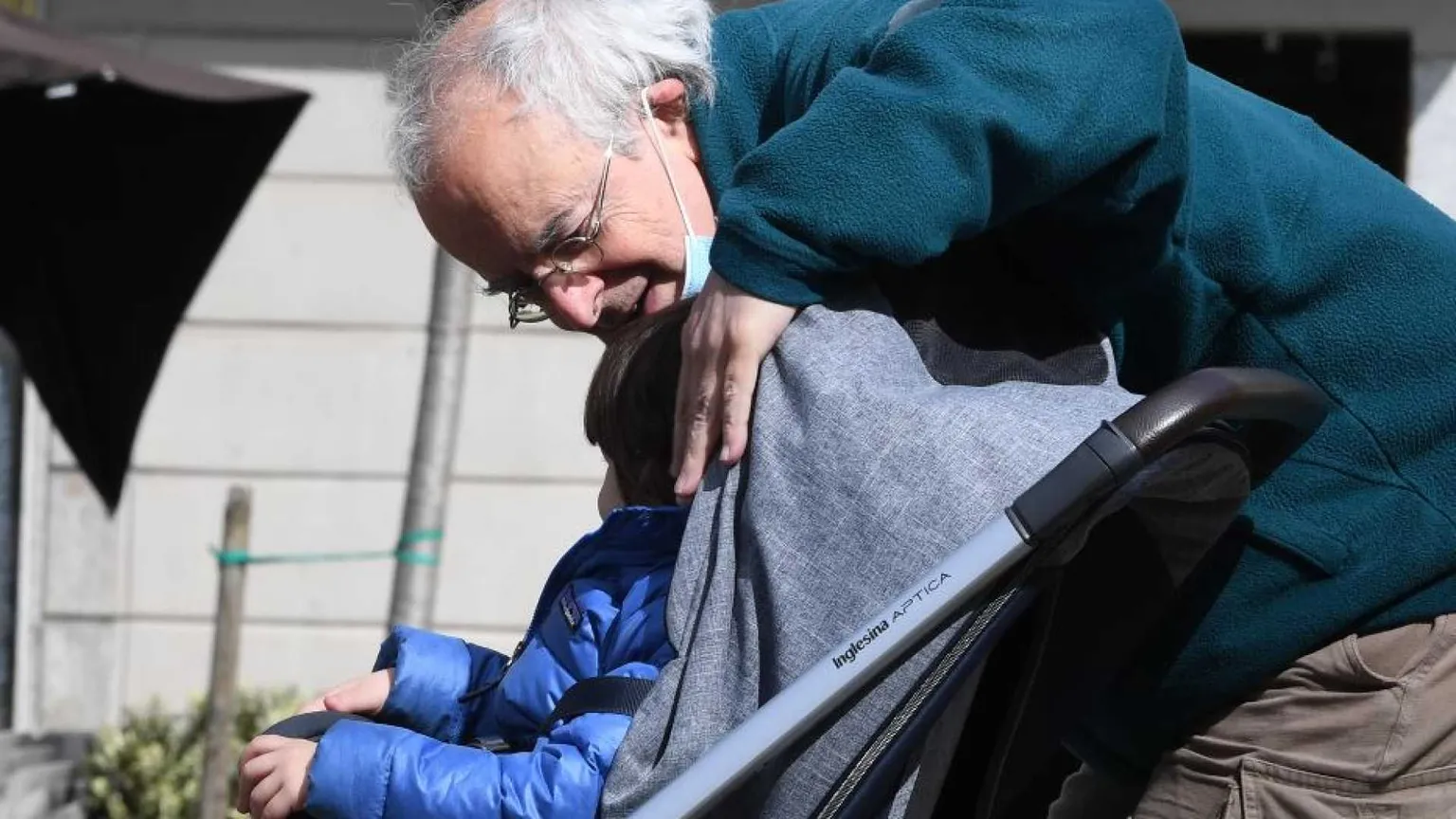Nel Regno Unito sono in aumento i padri over 60
