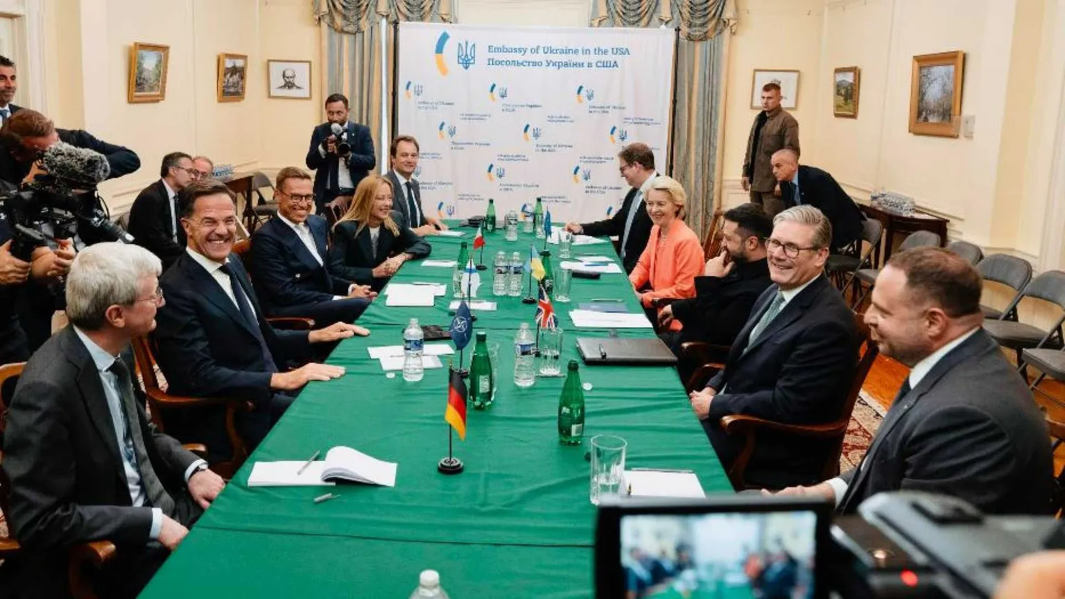 Prove di pace alla Casa Bianca: Zelensky e i leader Ue da Trump