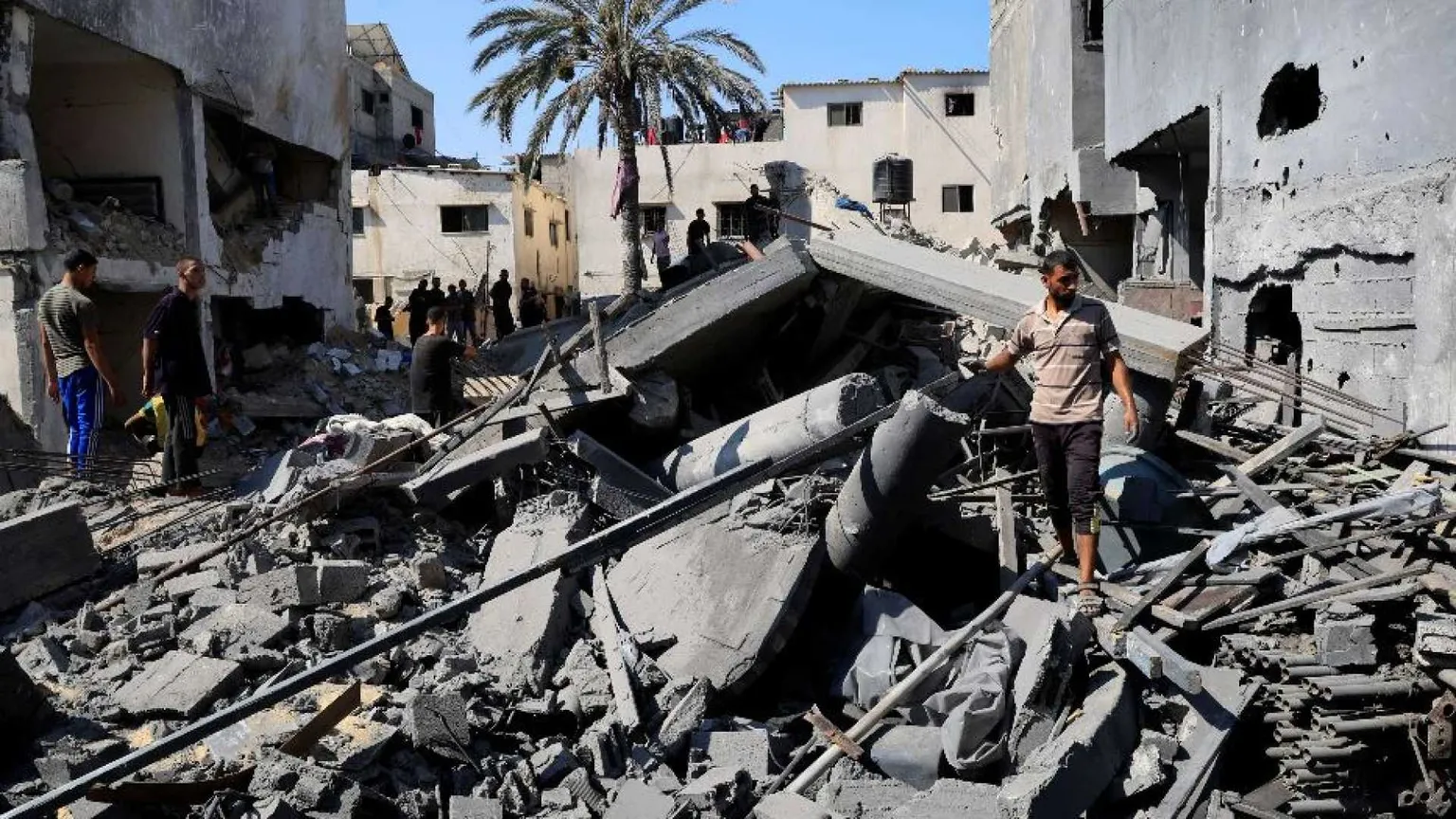 Raid e demolizioni: l'esercito israeliano sta radendo al suolo Gaza City