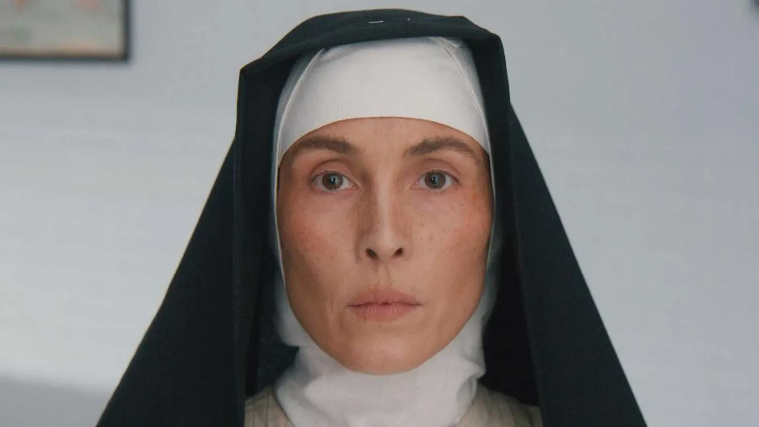 “Mother”, i dilemmi della giovane Madre Teresa tra intuizioni e scivoloni