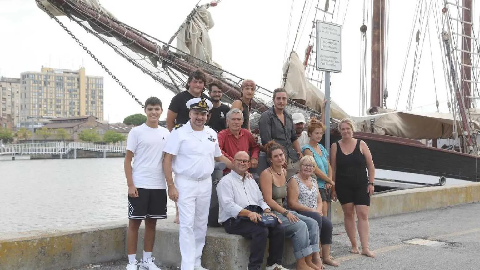 Approdano a Ravenna i giovani della Bel Espoir, la nave della pace