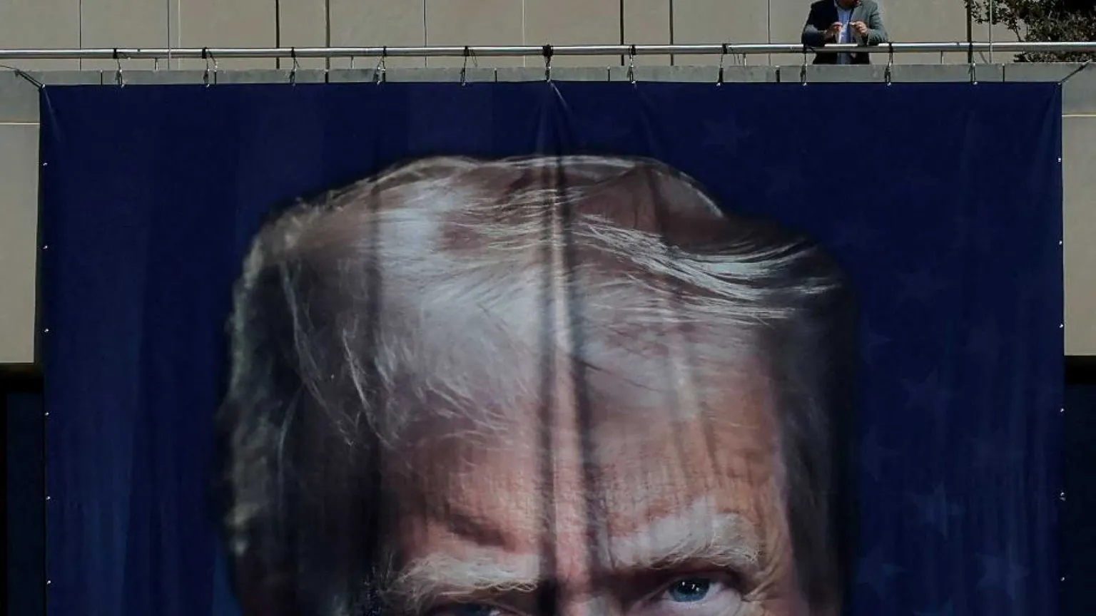 La democrazia americana sta scivolando verso l'autocrazia? La strategia di Trump