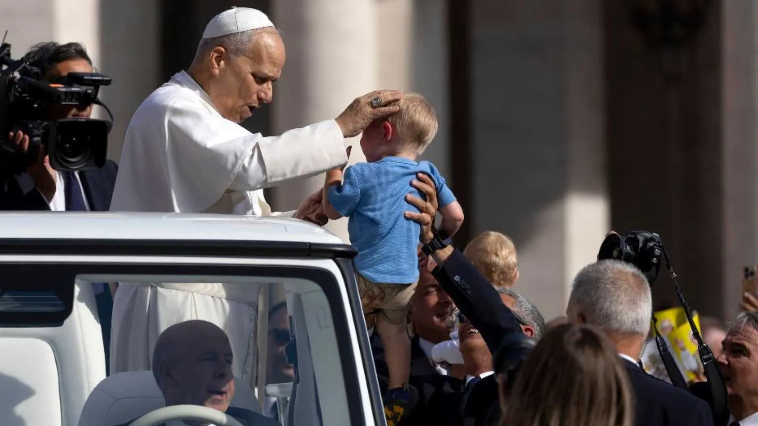 Il Papa: l'uomo non si realizza nel potere