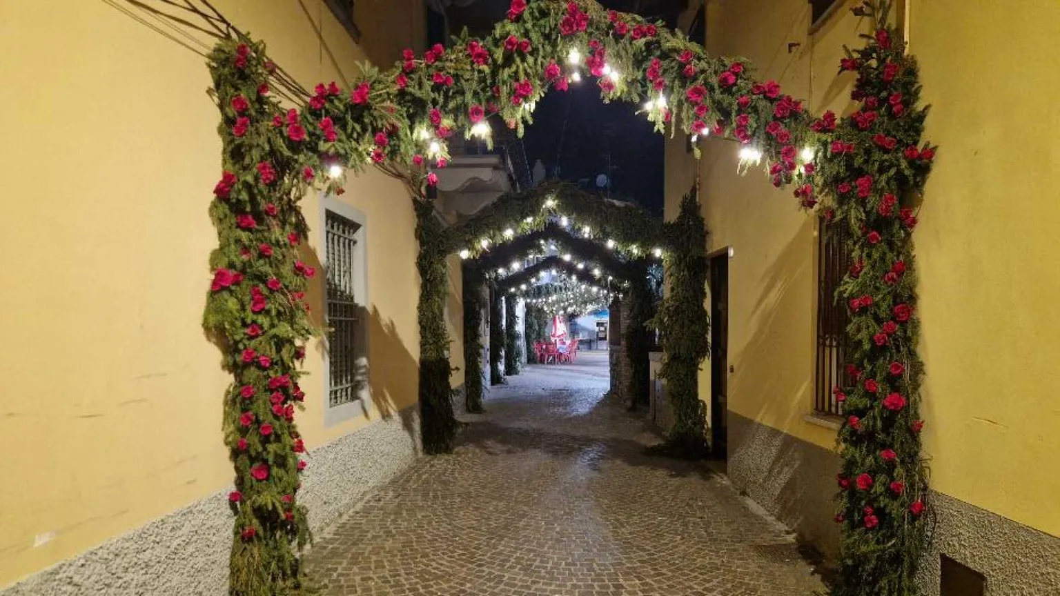 Monte Isola si ammanta di fiori per celebrare la Santa Croce
