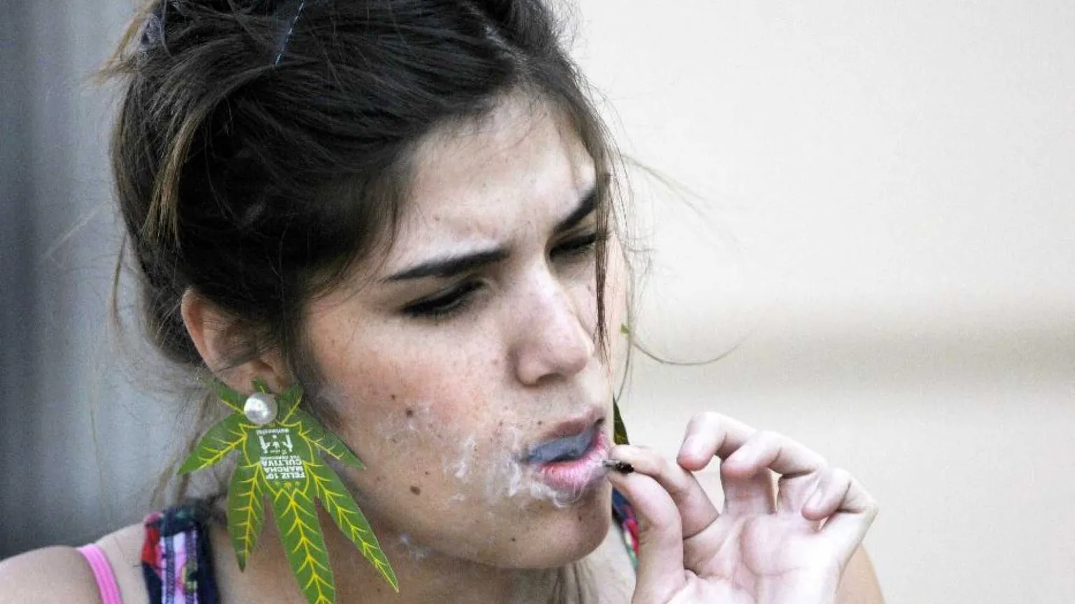 Aborti e infertilità: il prezzo più alto della cannabis lo pagano le donne