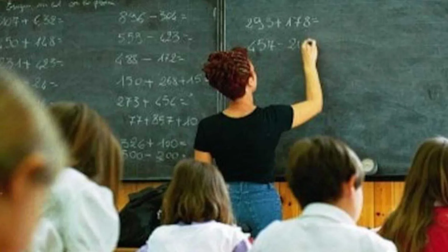 Bimbi con difficoltà uditive, ecco come aiutarli a scuola