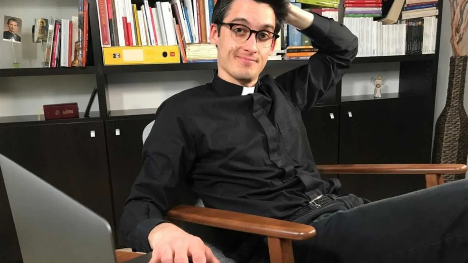 Don Ravagnani, spot social e critiche: cosa conta per un don e per la Chiesa