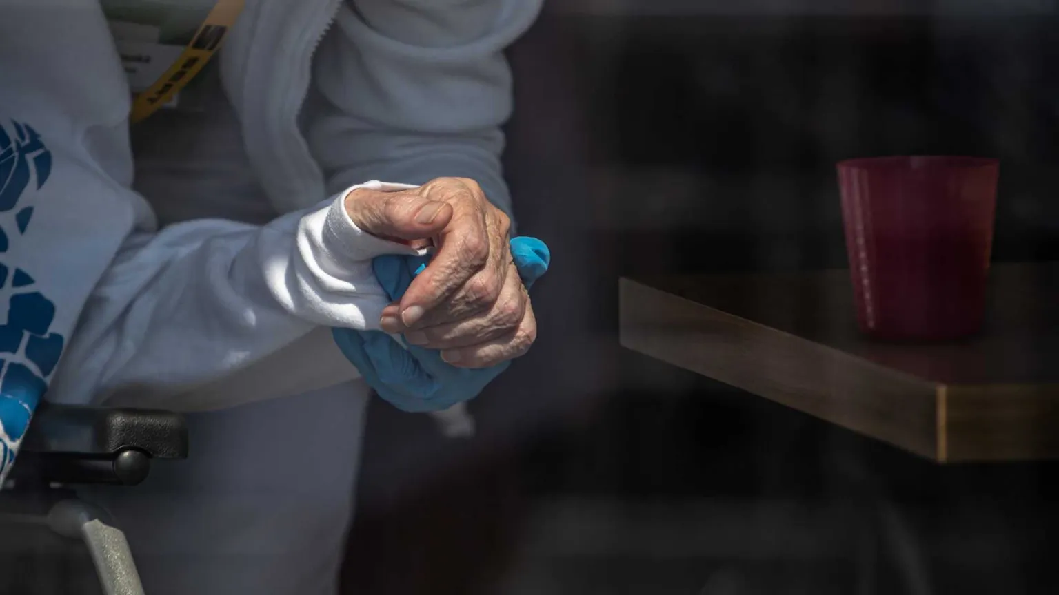 I piccoli gesti che rallentano l’Alzheimer e aiutano le famiglie