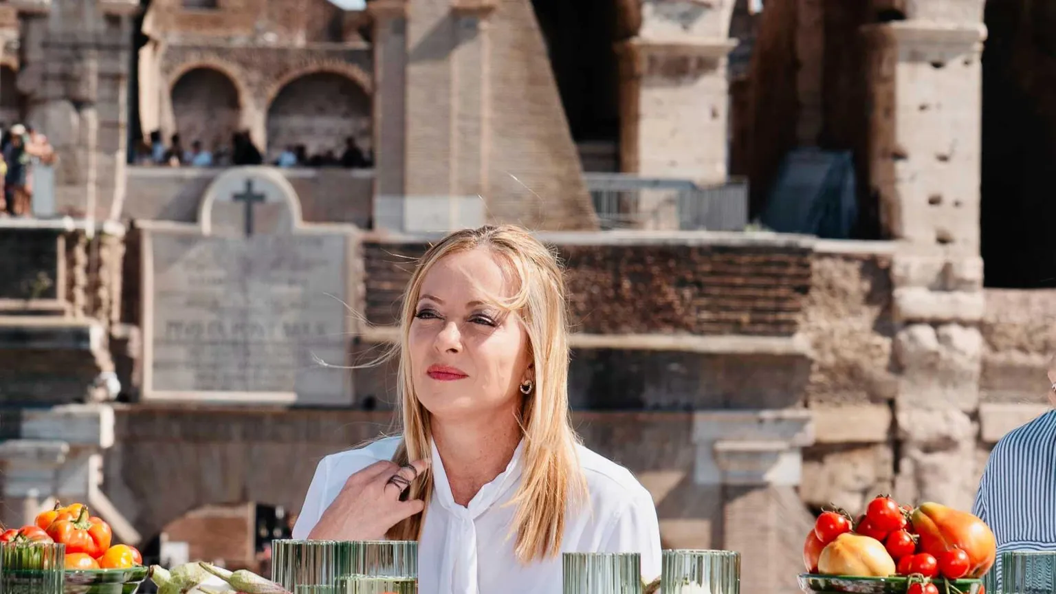 Meloni, i pranzi della domenica e le pastarelle, cosa è successo a Domenica in