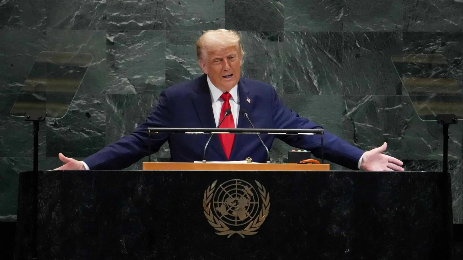 Invettive, autoelogi, accuse: il mondo di Trump in scena all'Onu