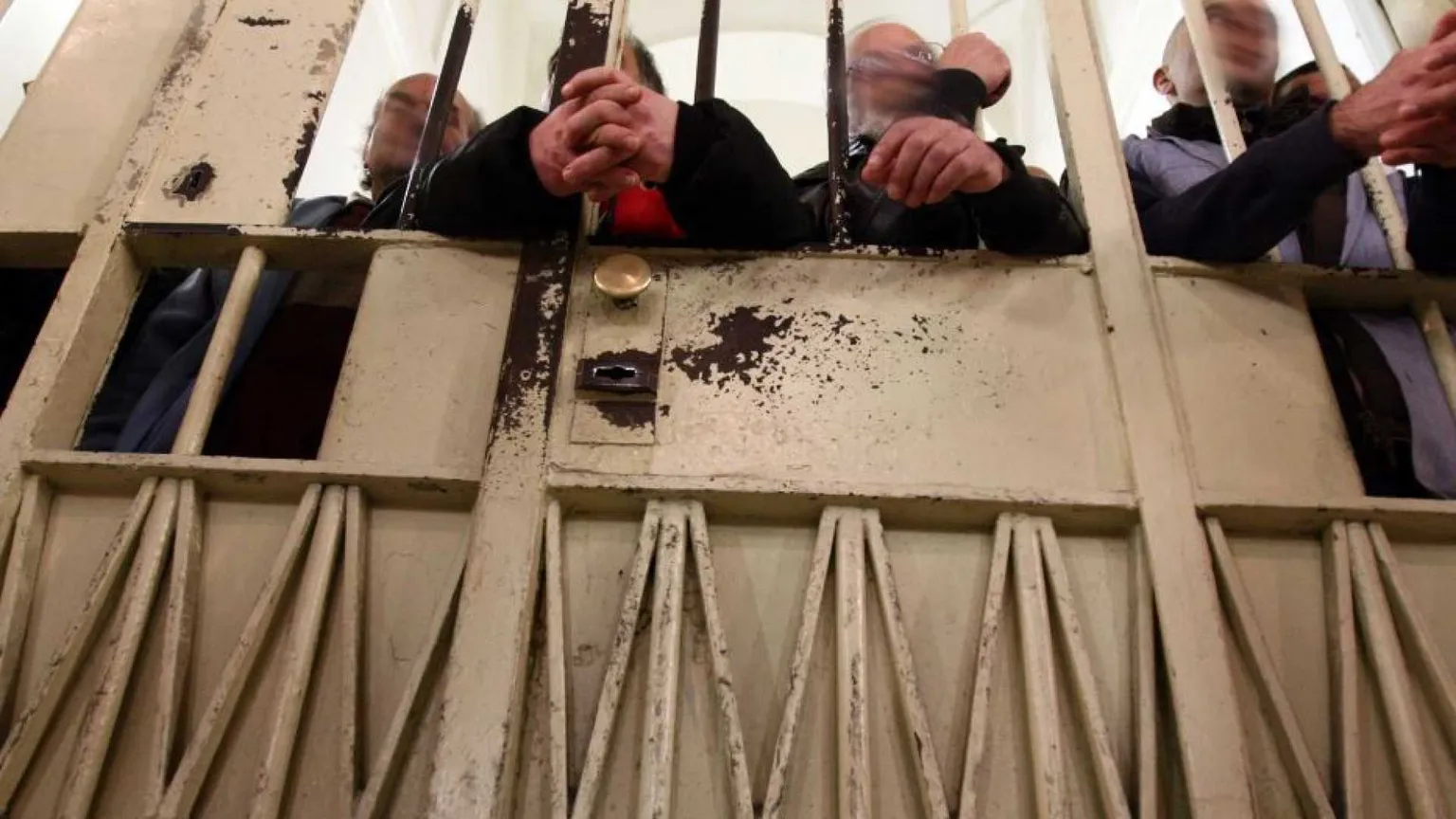 È in corso una bufera a Pavia per i preservativi in carcere