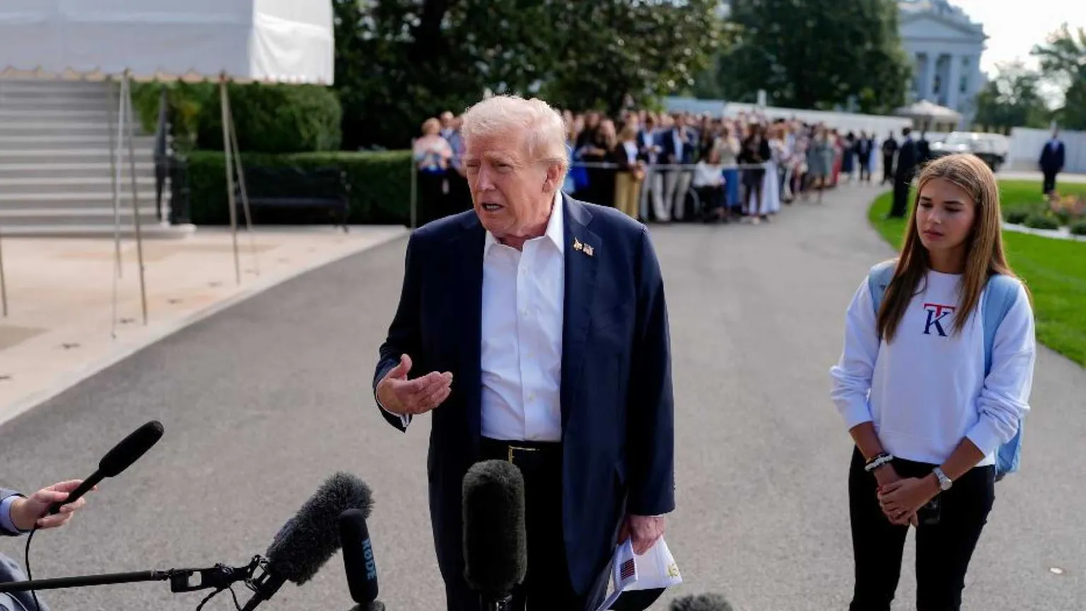 Trump testimonial dei vestiti della nipote. Alla Casa Bianca