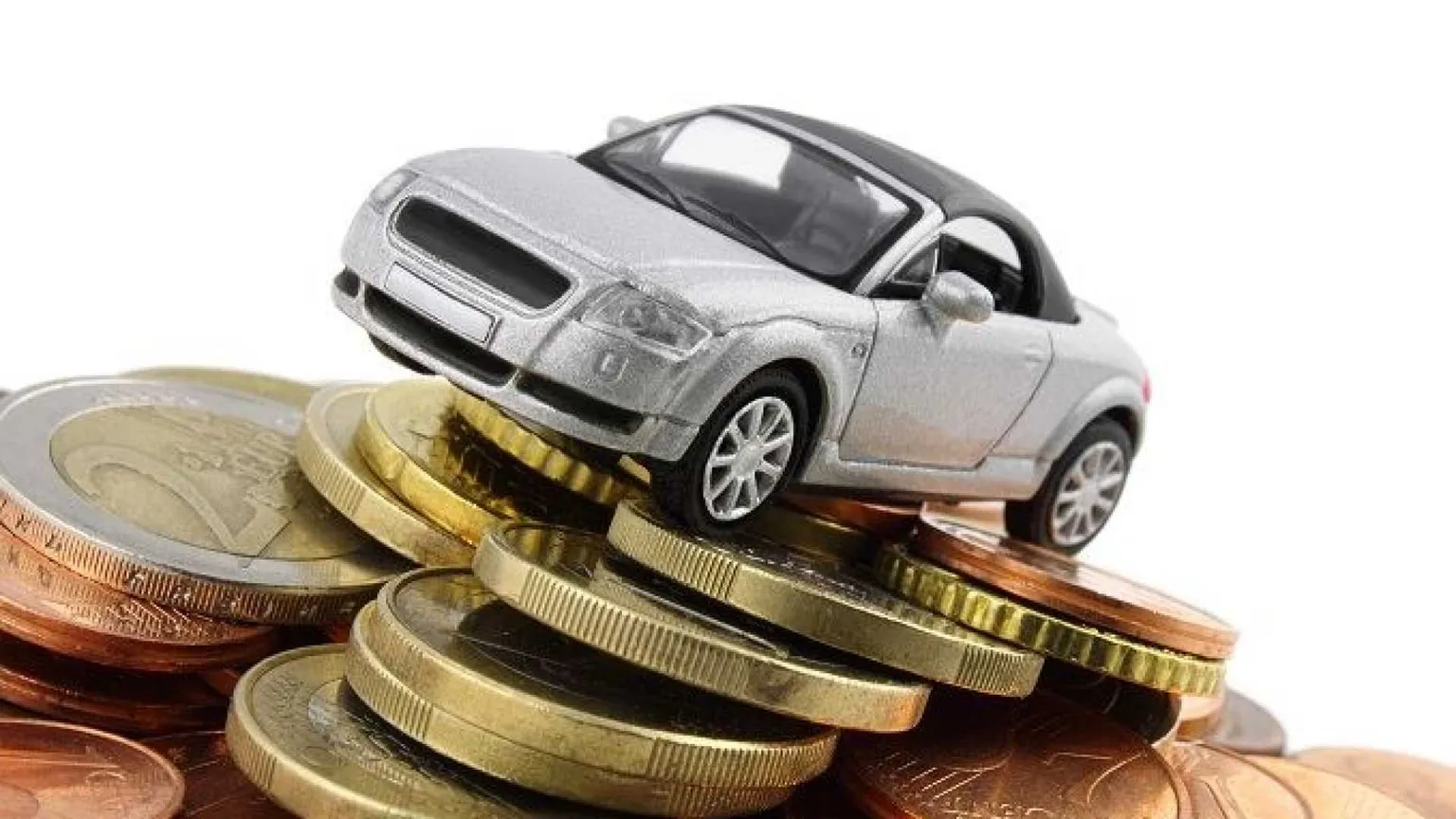 Gli italiani e l'auto: ecco perchè sta diventando un lusso per pochi