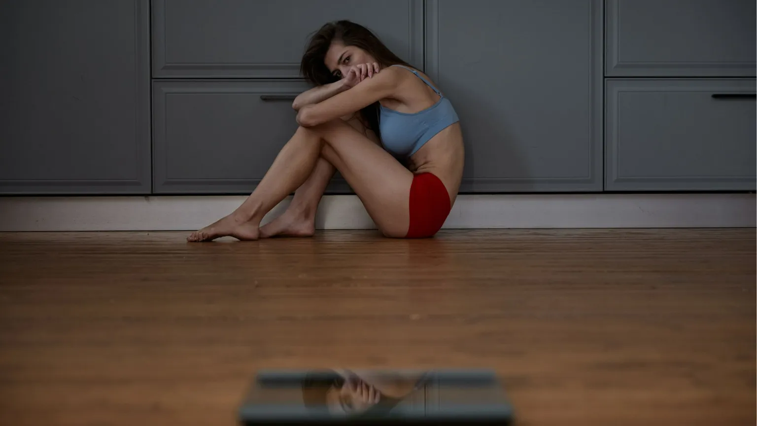 «Mia figlia rifiuta di venire a tavola». Quando e perché chiedere aiuto
