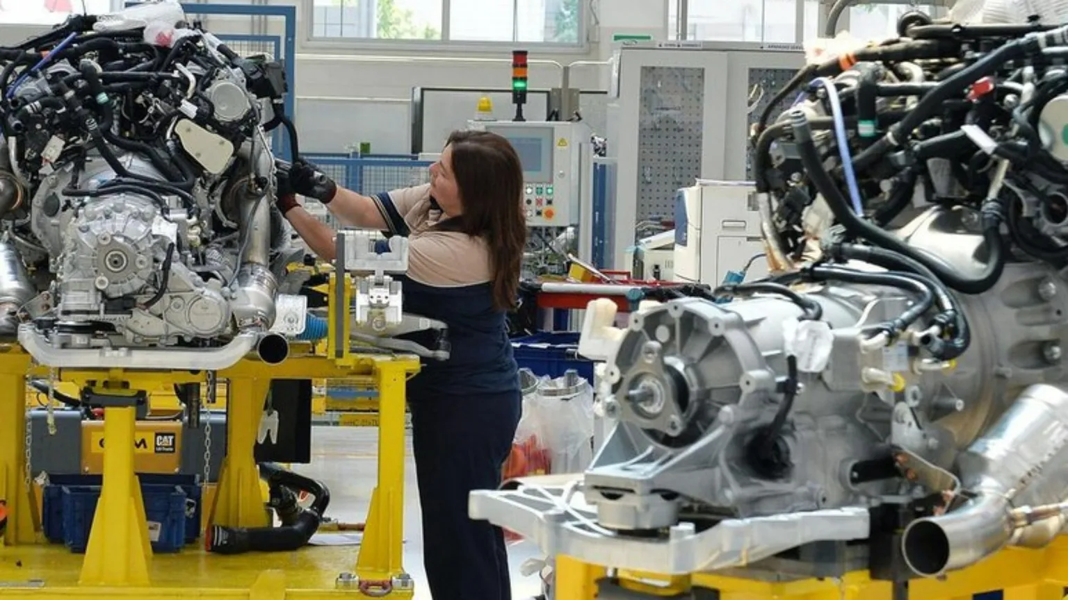 Si vendono sempre meno auto: ecco perchè è un incubo per 170mila italiani