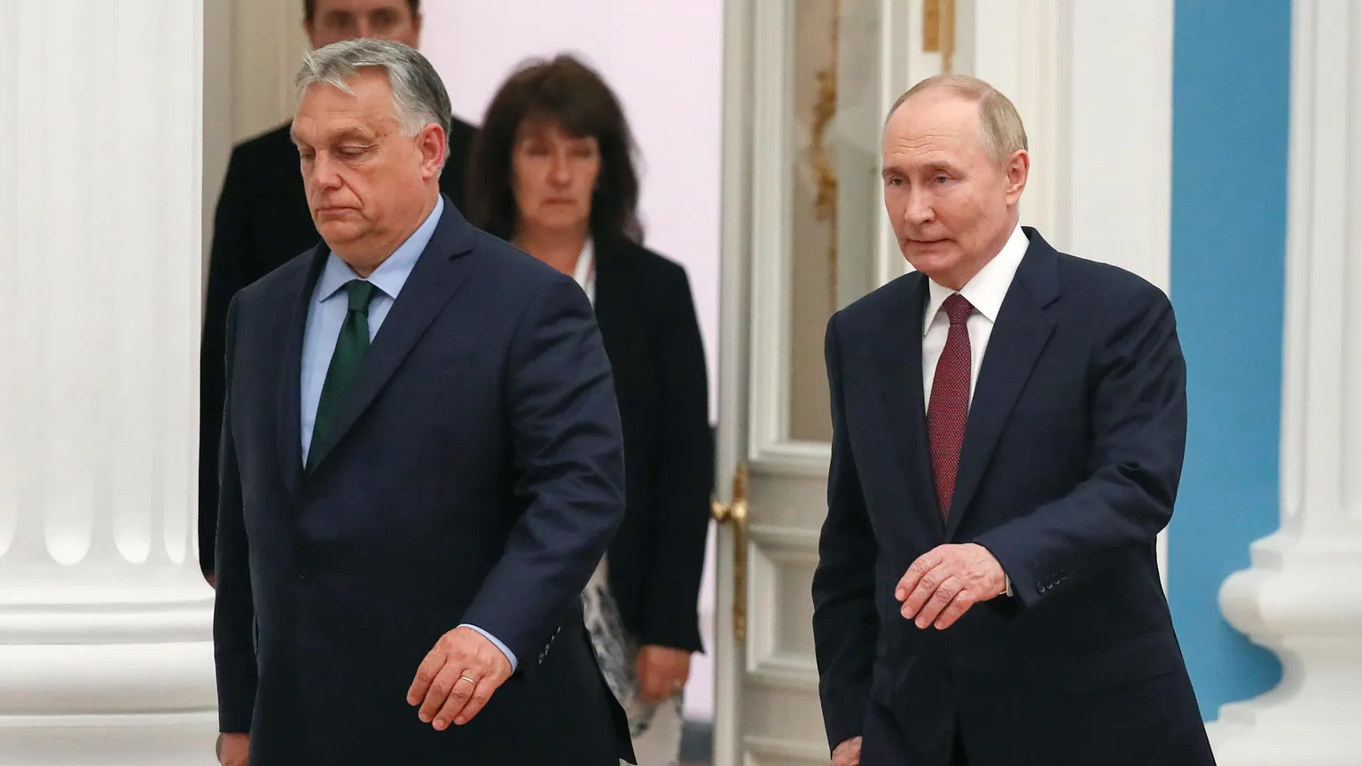 Zar Putin alla corte di Orbán, lo "schiaffo" all'Ue