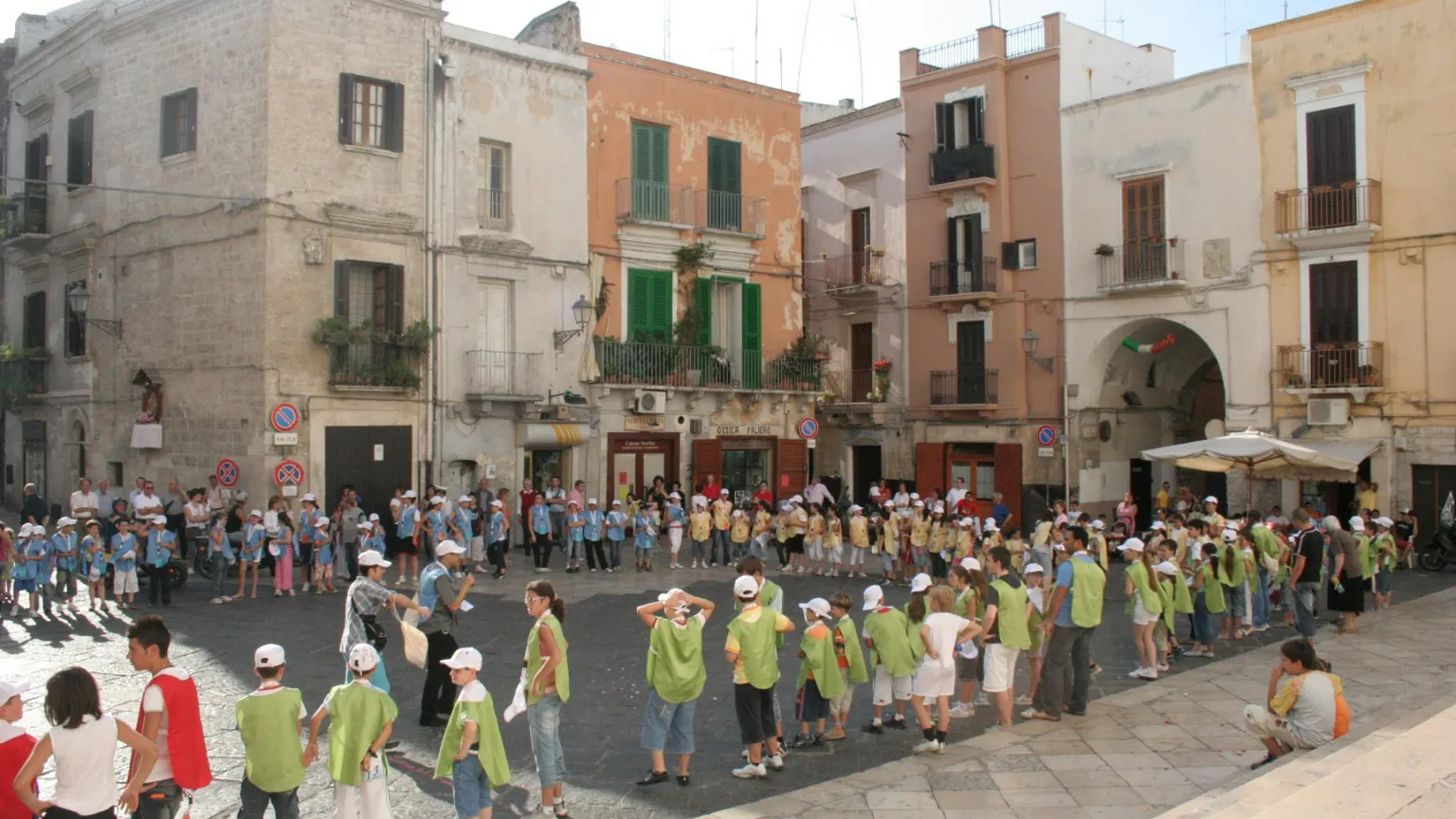 I ragazzi degli oratori in strada a Bari