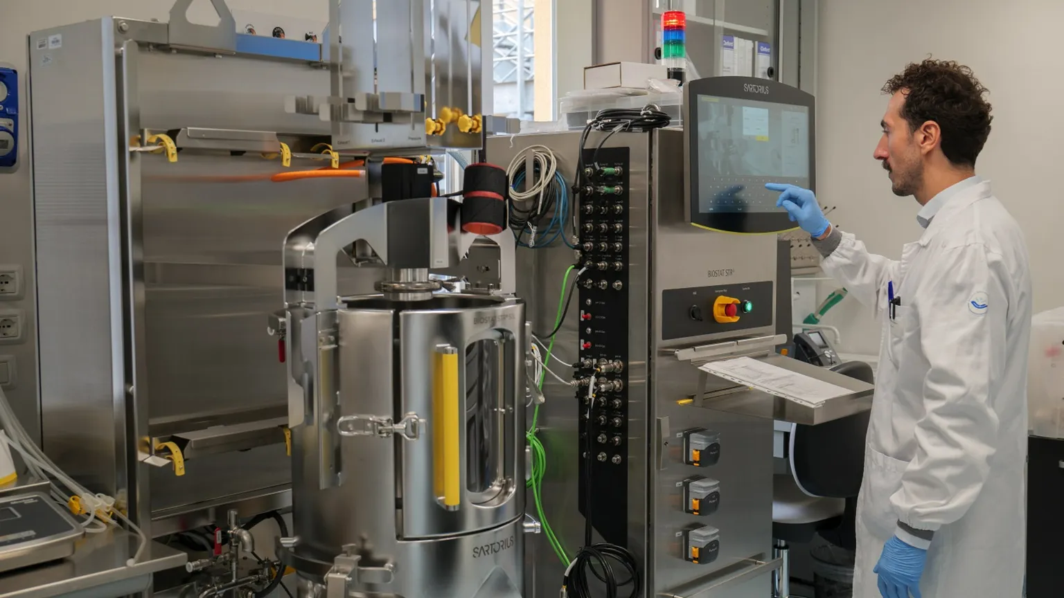 Uno dei moderni macchinari del laboratorio di terapia genica che permetterà di produrre e infialettare i farmaci. Ufficio stampa Bambino Gesù