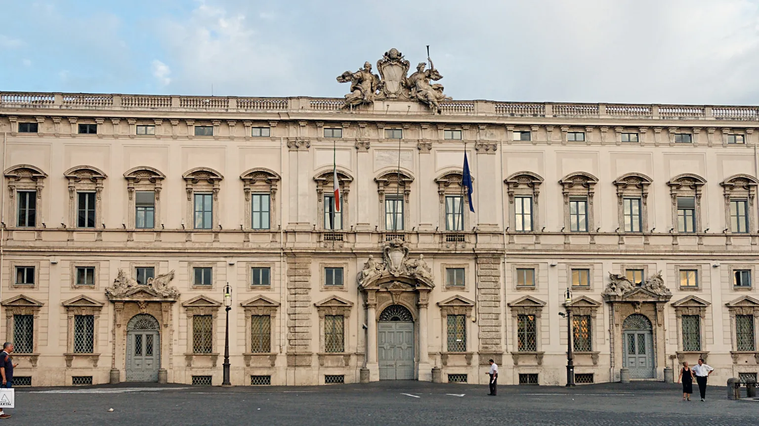 Tfs, una Manovra più attenta in attesa della Consulta