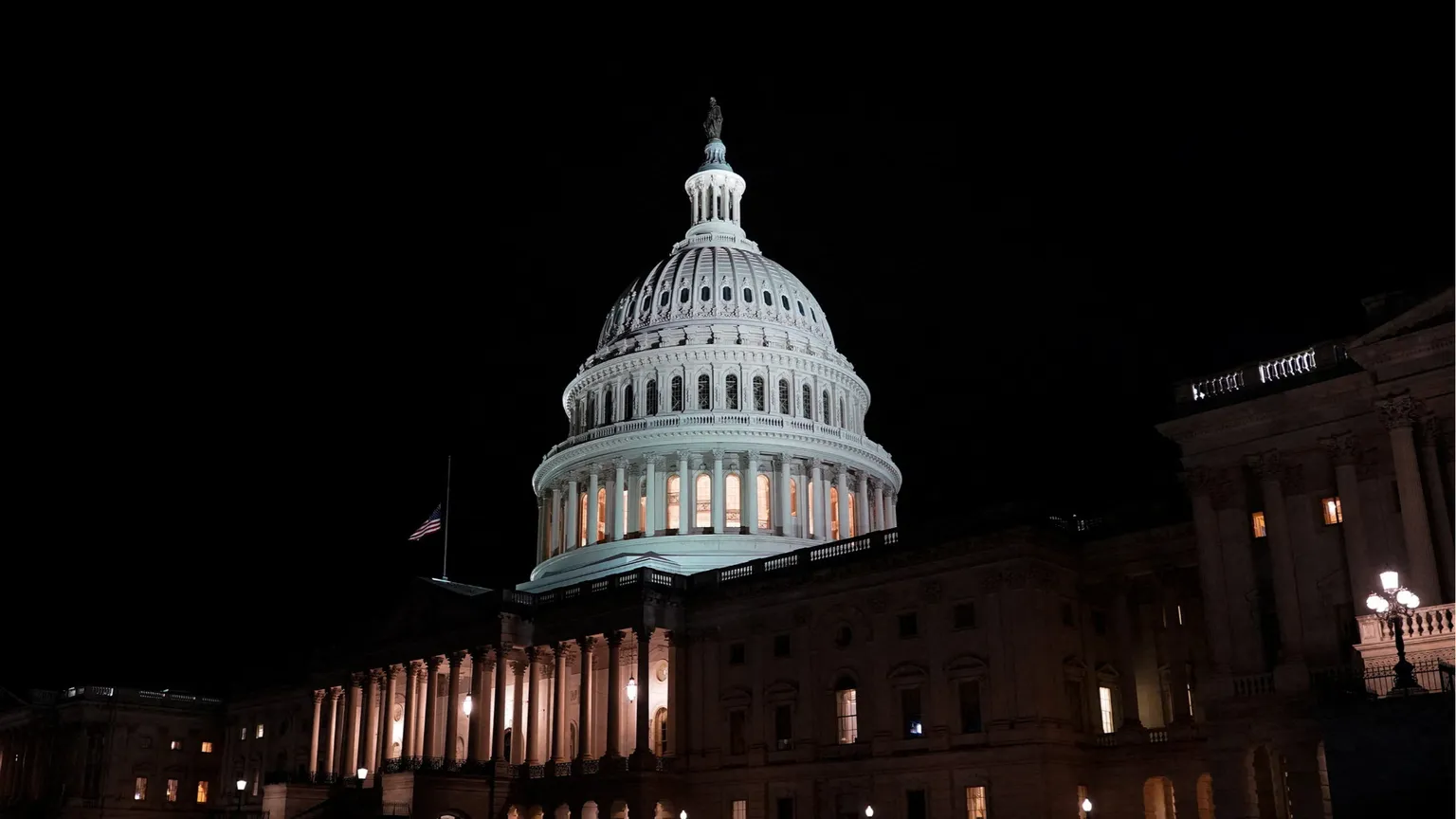 Shutdown Usa, dietro le quinte del «sì» dopo il record di 40 giorni