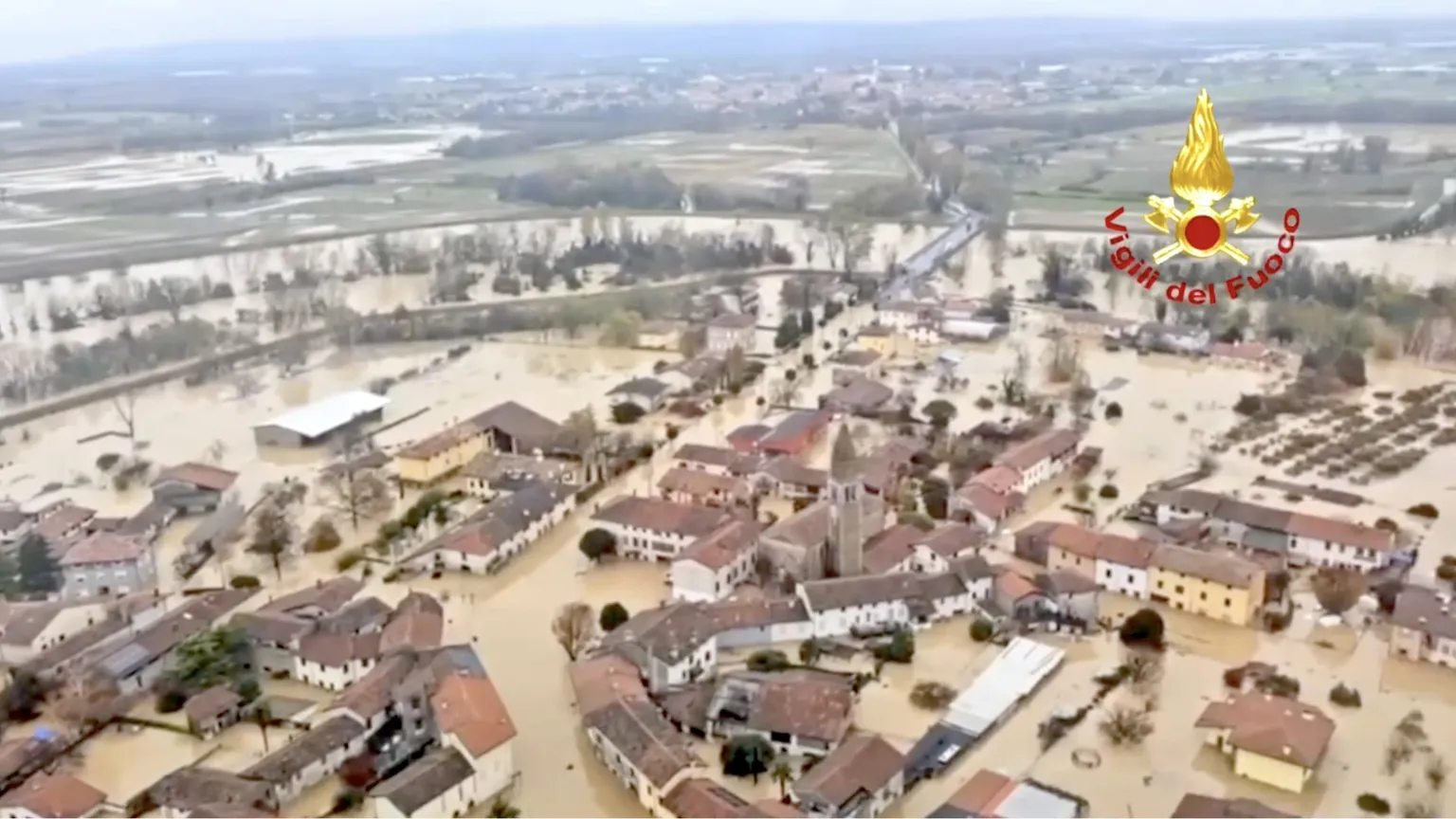 È di nuovo allarme maltempo. E il Friuli Venezia Giulia è sott'acqua. Due morti