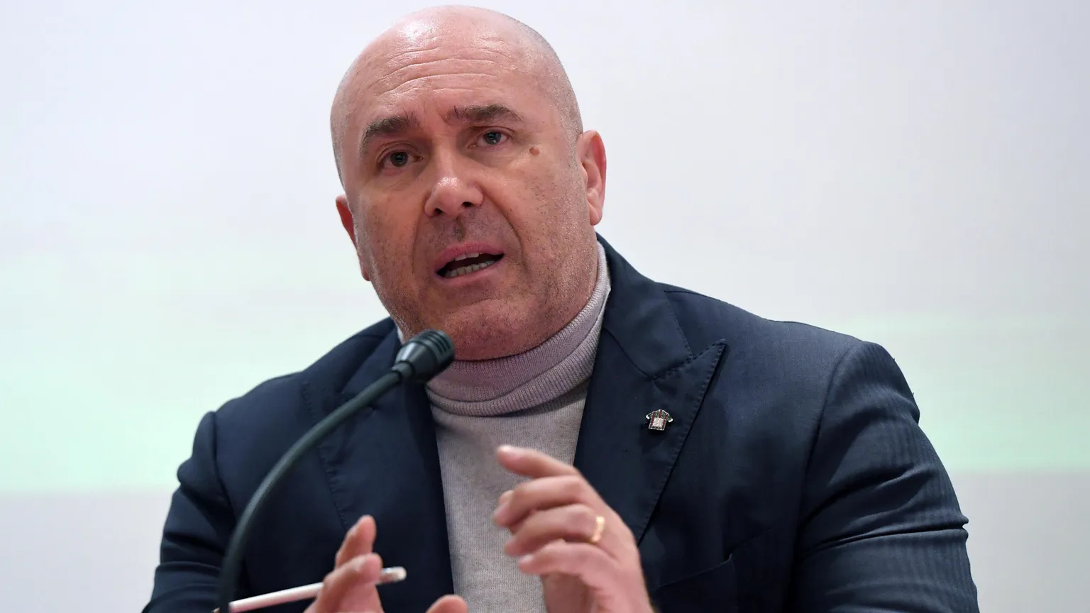 Tra liti ed eccessi, perché Bandecchi corre da solo in Campania