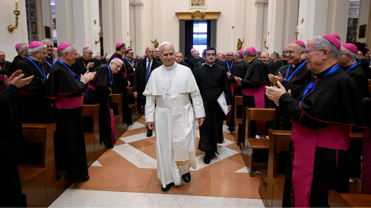 Dalle diocesi al digitale, il Papa indica la rotta alla Chiesa italiana
