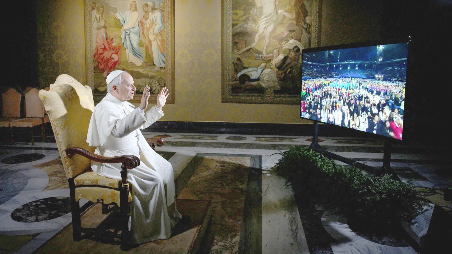 Un momento del dialogo tra i ragazzi americani e papa Leone XIV / VATICAN MEDIA