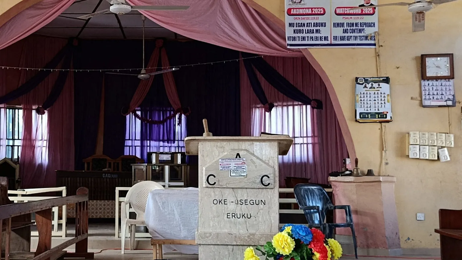 Nuove violenze in Nigeria: saliti a oltre 300 gli studenti rapiti in un collegio cattolico