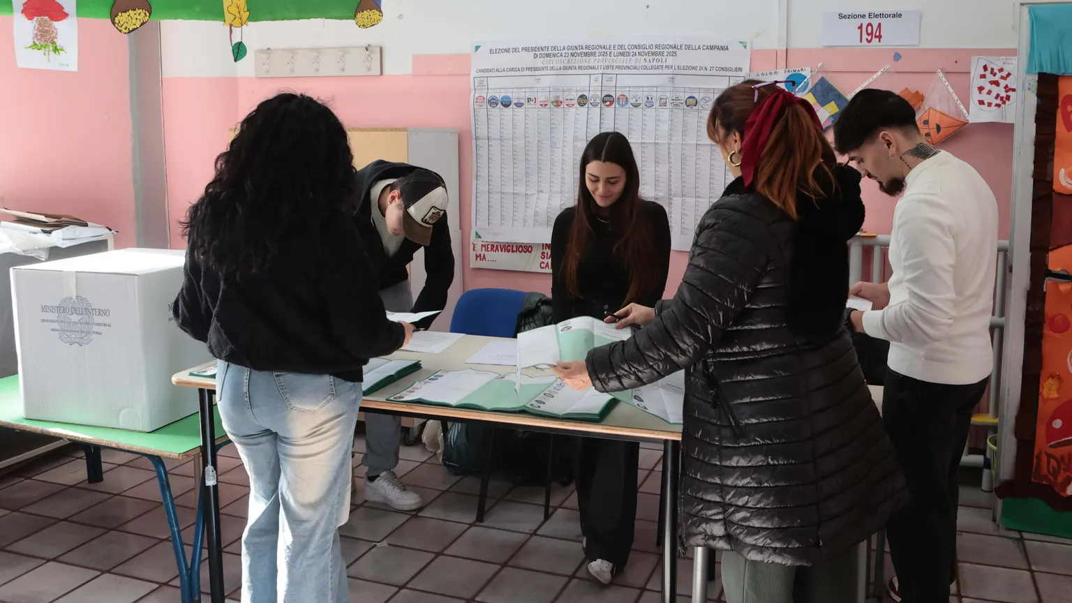 Regionali, il campo largo vince 2 a 1. Ma l’astensionismo fa paura