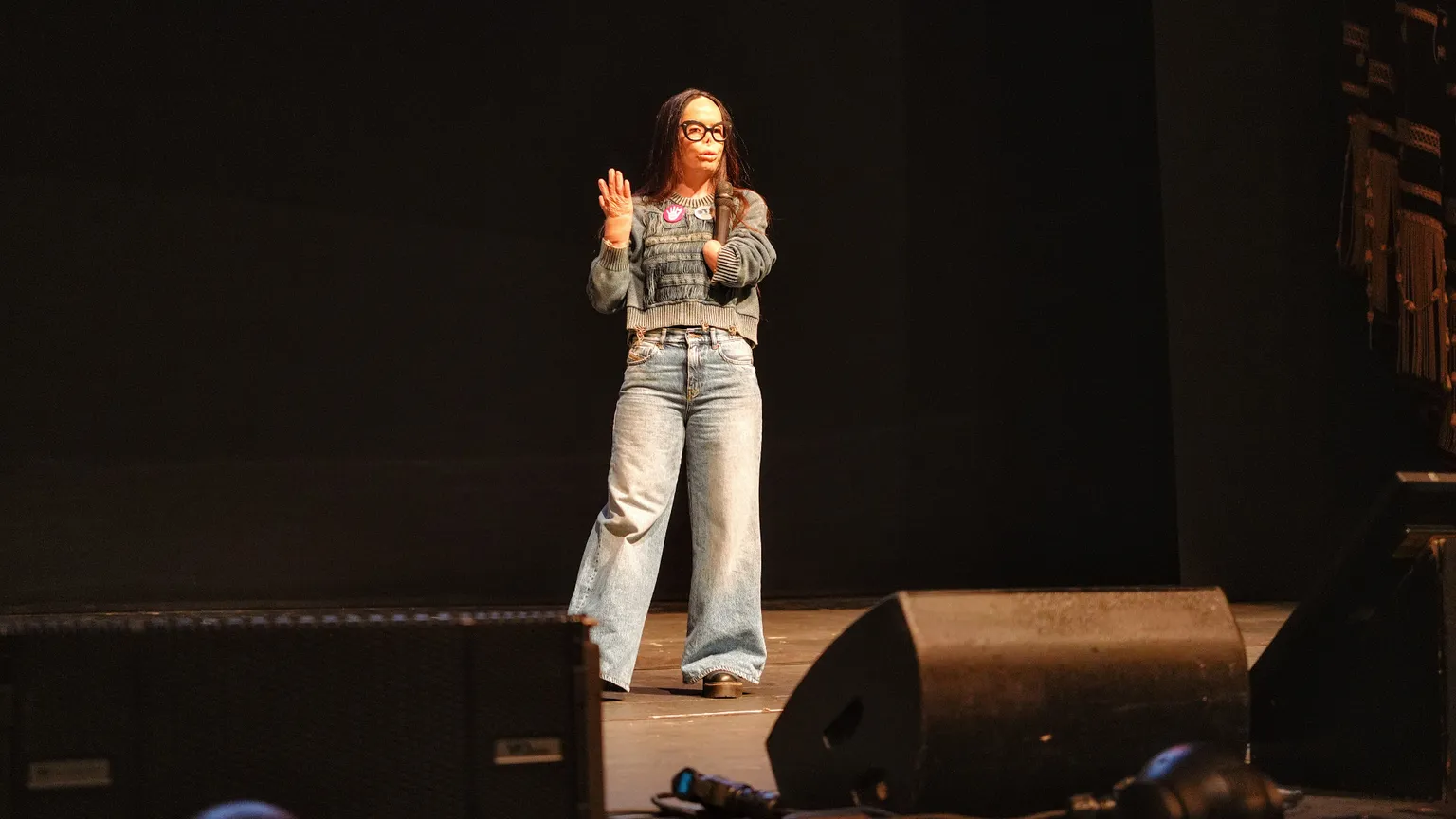 Valentina Pitzalis sul palco del Teatro Arcimboldi di Milano